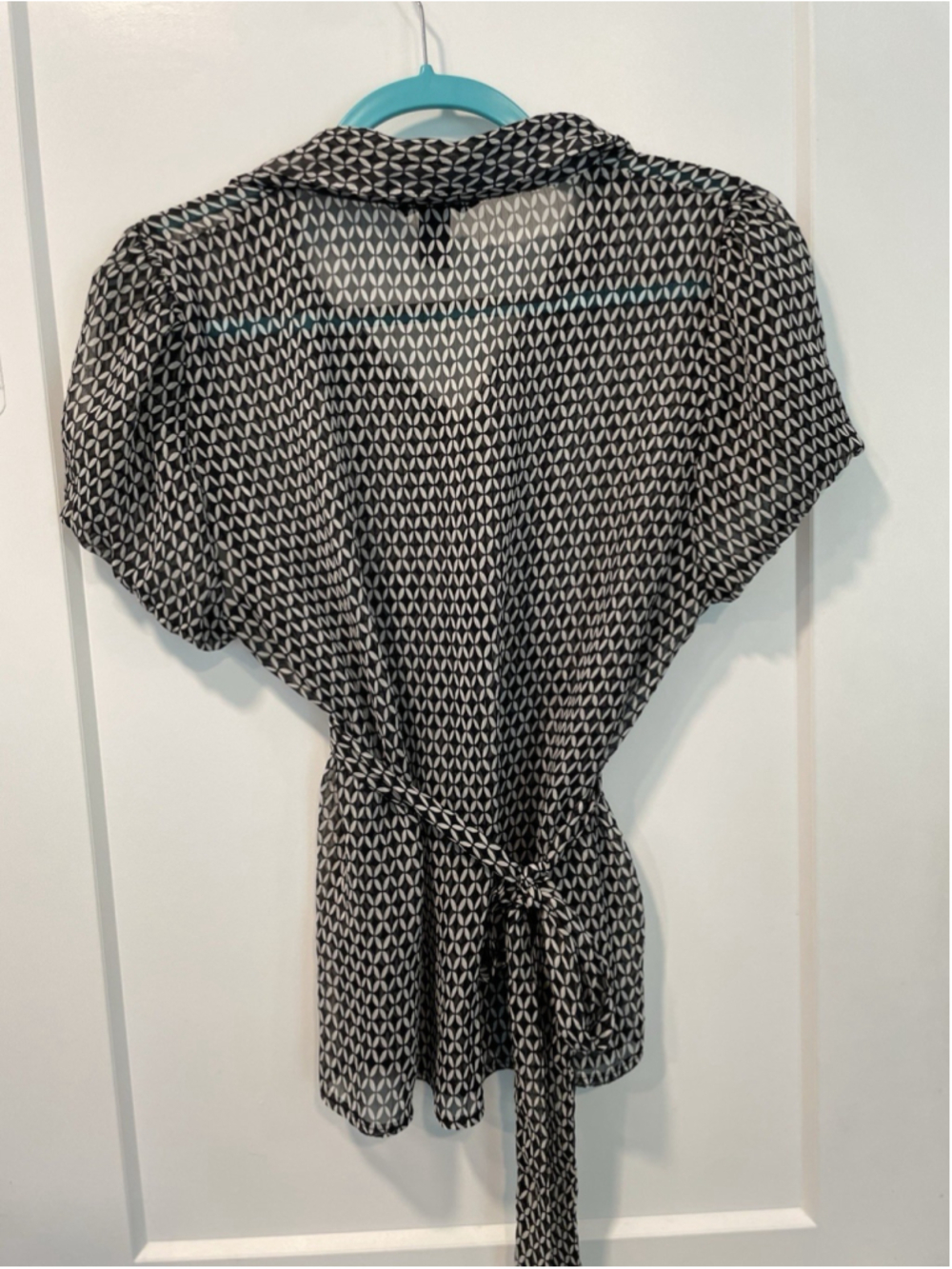 H&M Womens Short Sleeve Blouse Size 16 Business Casual Geometric Pattern Ties￼￼ - Picture 3 of 8